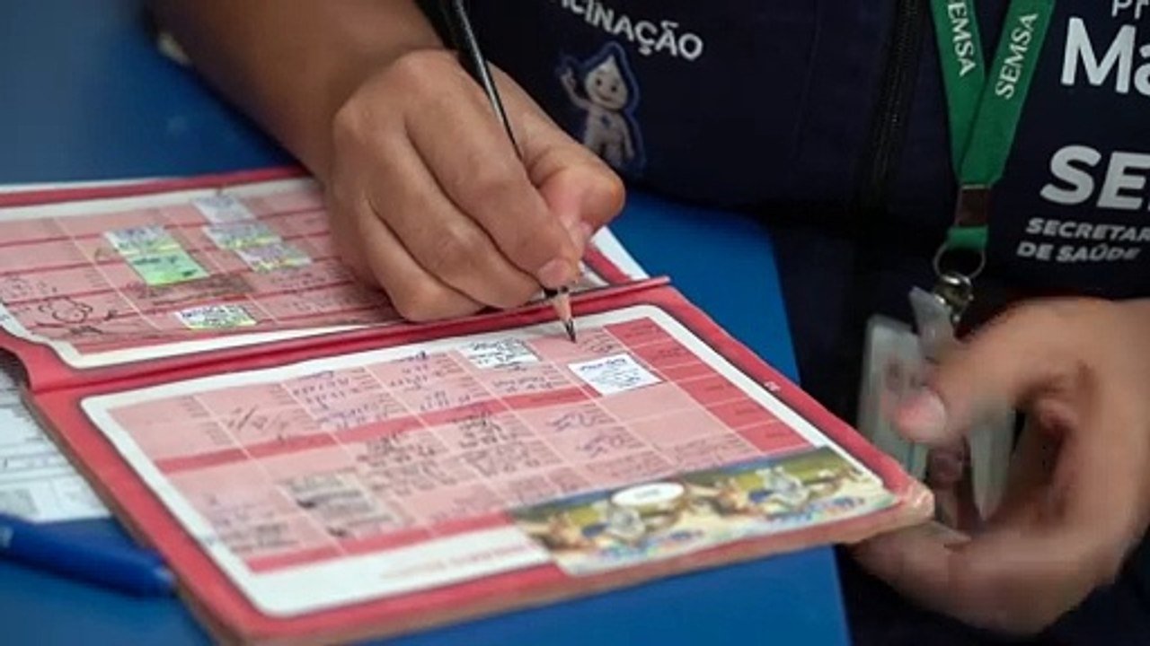 Manaus começa a vacinar crianças contra a dengue