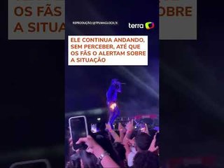 Roupa de Djonga pega fogo em show