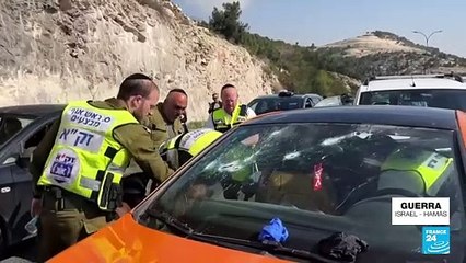 Tải video: Tres palestinos abrieron fuego cerca de asentamiento israelí en Cisjordania ocupada