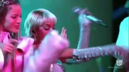 ¡Tini y Emilia se dan tremenda "lata" en Premio Lo Nuestro 2024!