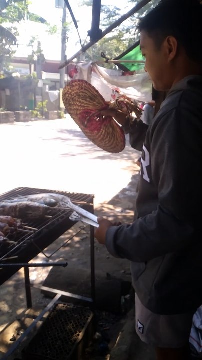 IHAWAN SA GILID NG KALSADA