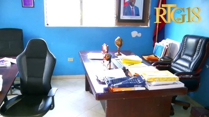 Jij enstriksyon Al Duniel Dimanche poze sele sou biwo santral CNE a nan Kanapevè.