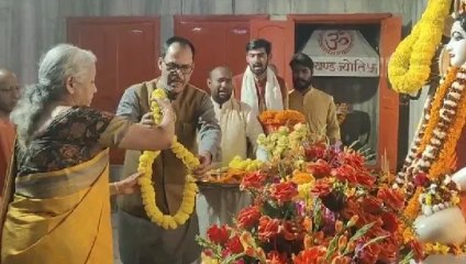 Gorakhpur News: केंद्रीय वित्त मंत्री निर्मला सीतारमण पहुंची गोरखपुर, गुरु गोरक्षनाथ का किया दर्शन