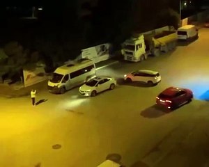 İstanbul'da garip olay! Bunlar ne yapıyor?