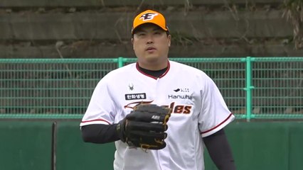 류현진, 한화 스프링캠프 합류...곧바로 불펜 투구 / YTN