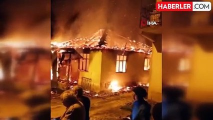 Tek katlı ev alev alev yandı