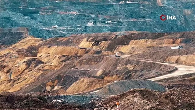 Bakan Bayraktar: “Heyelan riski olan toprak kütlesine müdahale çalışmalarımız hızla devam ediyor”