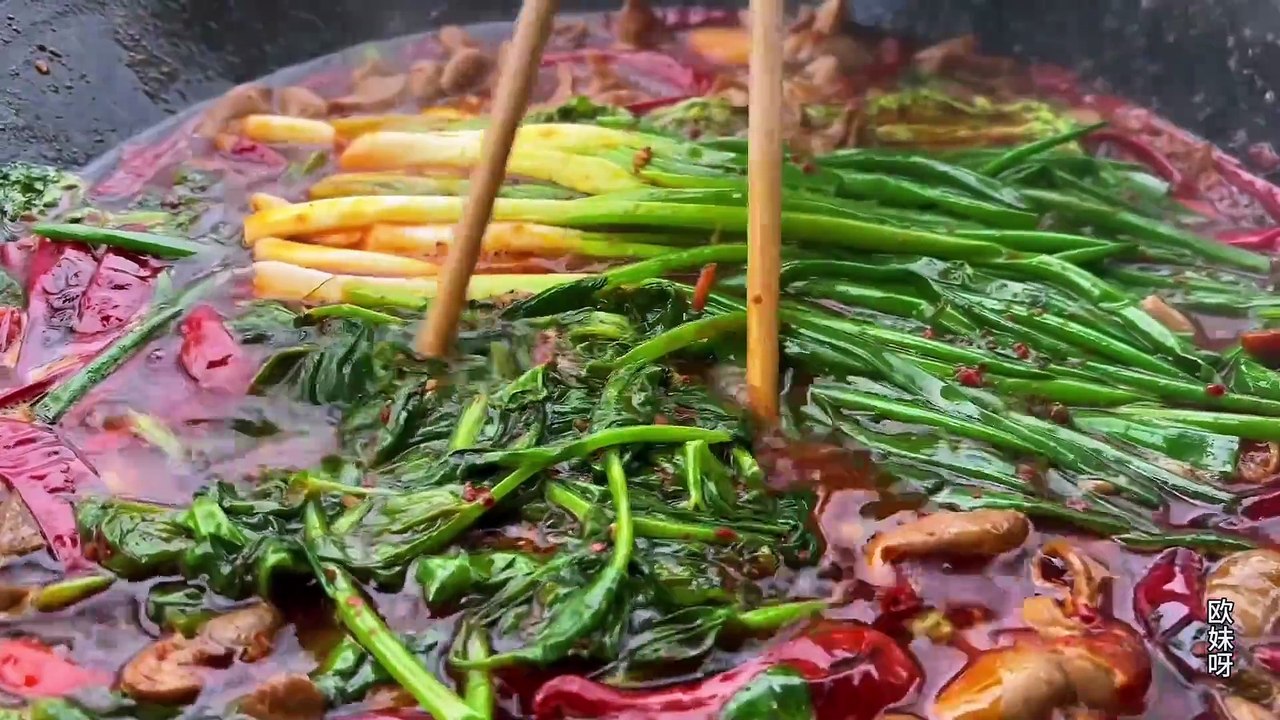 Fatty hotpot on a rainy day