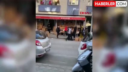 Esnaf, müşterisini eşinin ve çocuğunun yanında fırçayla dövdü