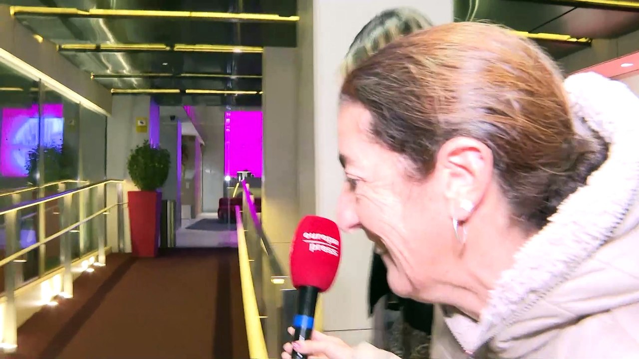 Carlo Constanzia explota, se enfrenta a gritos a la prensa y amenaza con demandar