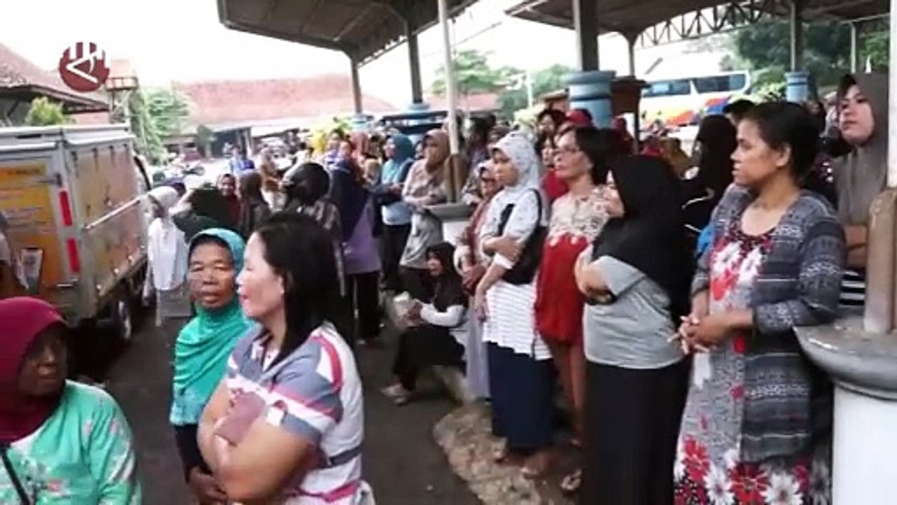 Beras Mahal, Ribuan Warga Pekalongan Berdesakan Antre Sembako Murah