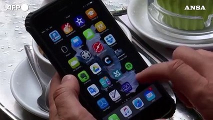 Scuola, stop a cellulari e tablet in classe: la stretta di Valditara