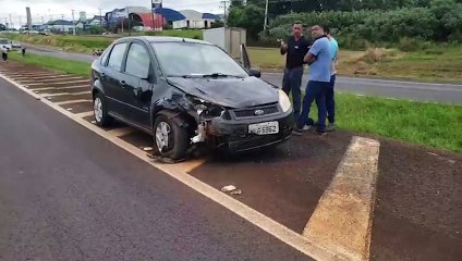 Contorno irregular provoca forte colisão na rodovia BR-277, em Cascavel