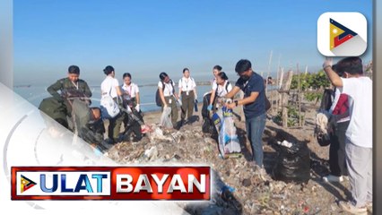 Mga estudyante, alumni, at opisyal ng PCCR, nagsagawa ng cleanup drive sa Baseco beach bilang...