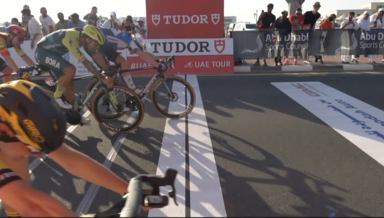 UAE Tour 2024 - Le sprint de la 5e étape entre Olav Kooij et Tim Merlier à la photo-finish