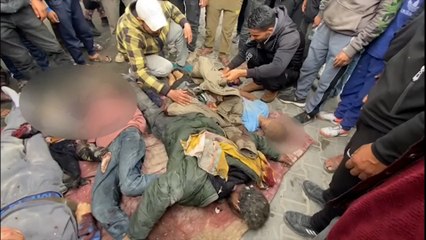 كانوا بطريق النزوح جنوبا.. انتشال جثث شهداء تعرضوا لقصف إسرائيلي في غزة