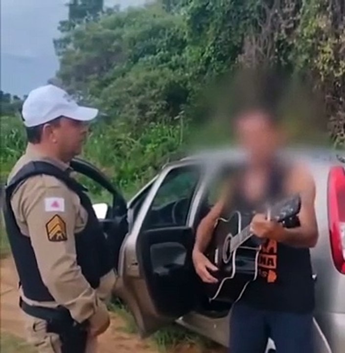 Motorista embriagado viraliza ao cantar "Dormi na Praça" para policial antes de ser preso