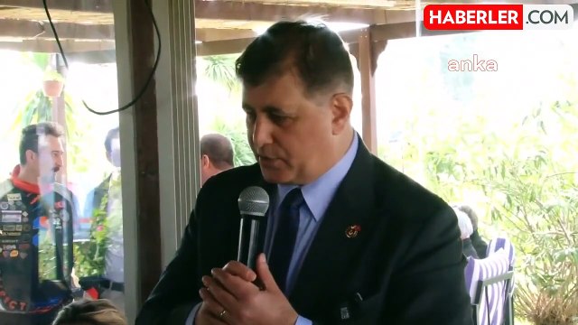 CHP İzmir Büyükşehir Belediye Başkan Adayı Cemil Tugay Seferihisar'da Balık Mezatına Katıldı