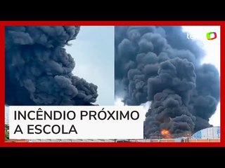 Download Video: Incêndio de grandes proporções atinge empresa de embalagens e causa destruição Porto Alegre