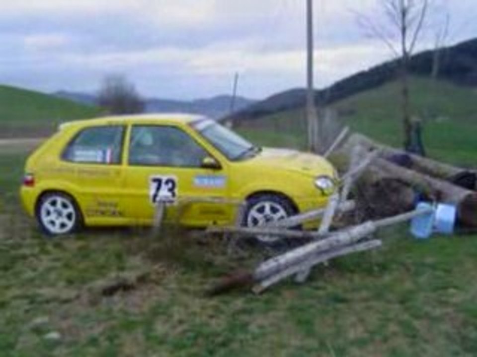 Rallye des vignes regnié .sortie de route SAXO
