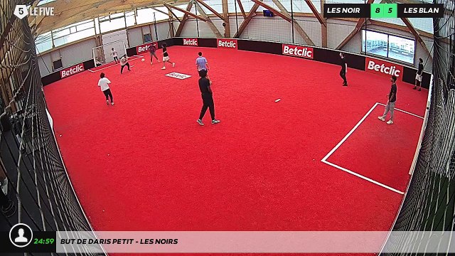 But de Daris Petit - les noirs