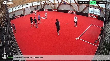 But de Daris Petit - les noirs