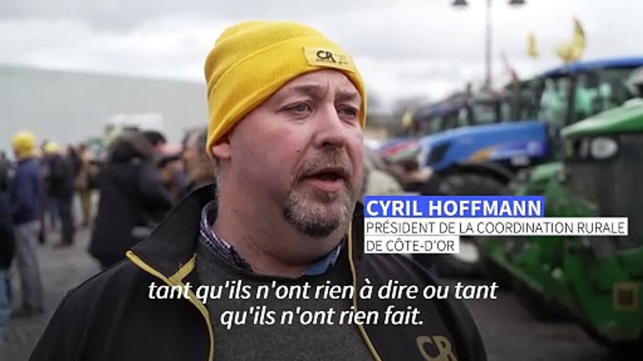 Des tracteurs dans les rues de Paris avant l'ouverture du Salon de l'agriculture