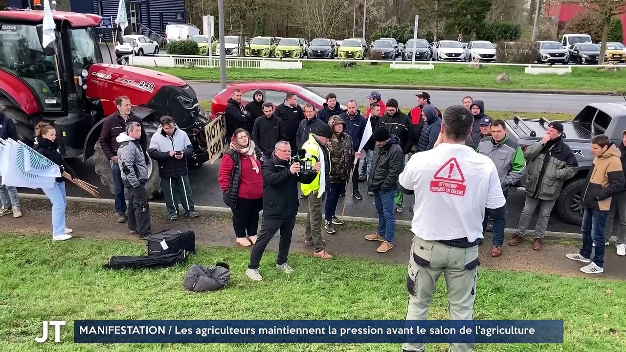 Le Journal - 23/02/2024 - MANIFESTATION / Les agriculteurs maintiennent la pression avant le salon de l'agriculture
