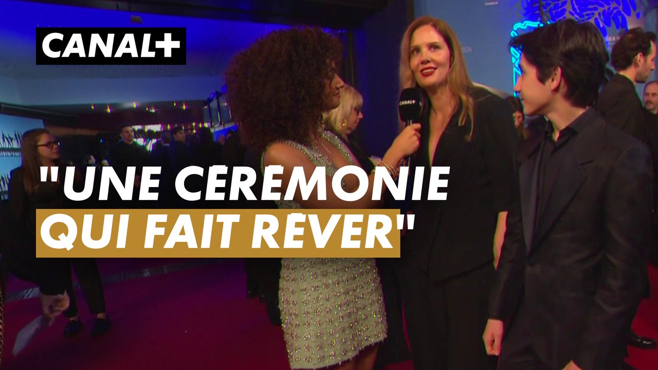 Justine Triet et Milo Machado-Graner au micro de Lena Situations sur le tapis rouge des César 2024