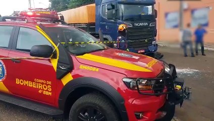 Motociclista fica em estado gravíssimo em acidente com caminhão no Maria Luiza