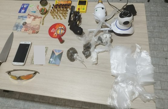 Após tiroteio em comunidade de São João do Rio do Peixe, PM prende dupla com drogas, armas e munições