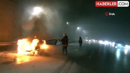 Kadıköy'de otomobil alevlere teslim oldu