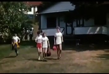 Massacre au camp d'été Bande-annonce (EN)