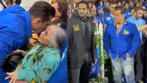 Salman Khan Mother Salma Khan Lip Kiss Video Viral, Sharjah CCL में Fans Shocking Reaction Viral