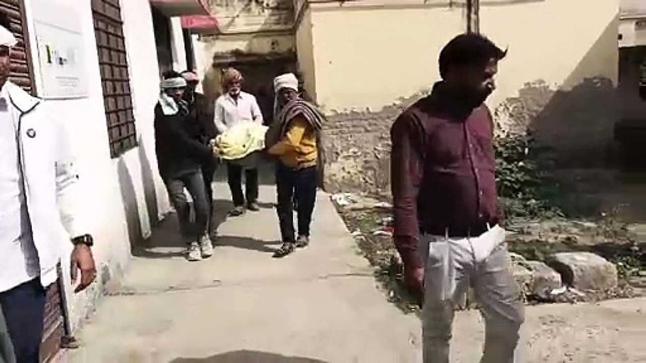 डंपर-बाइक की भिड़ंत, बाइक-सवार युवक की मौत, देखे वीडियो