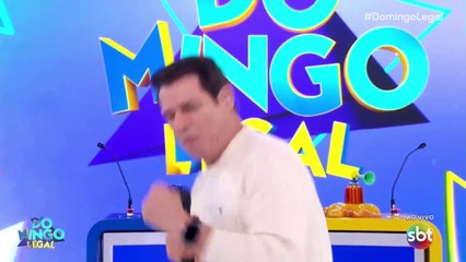 Celso Portiolli zomba da Globo e Record no 'Domingo Legal' e diz que vai "nocautear"