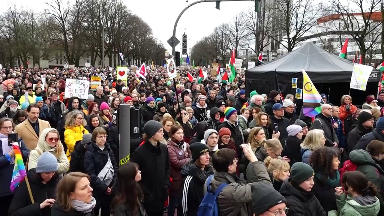 Zehntausende demonstrieren gegen den Rechtsruck