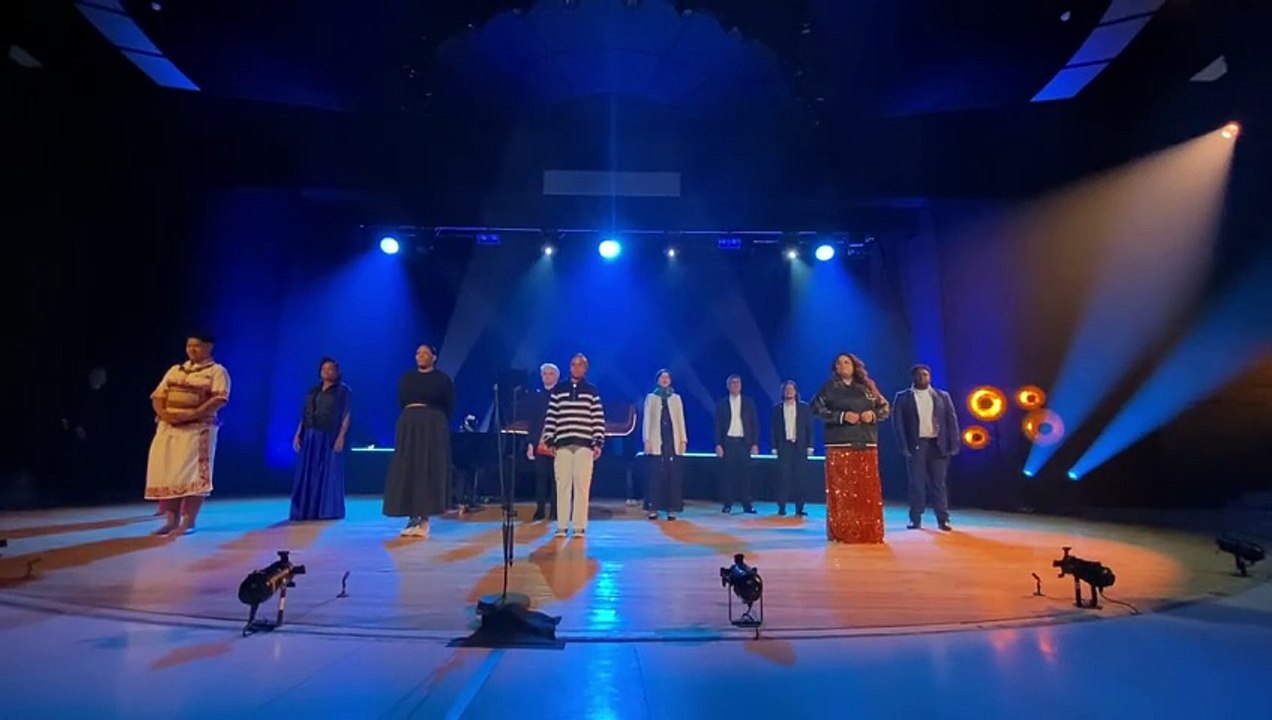 #Concours Voix des Outre-mer : la grande finale nationale. #Répétitions de « #WeAreTheWorld » ça commence un peu mal mais la suite…