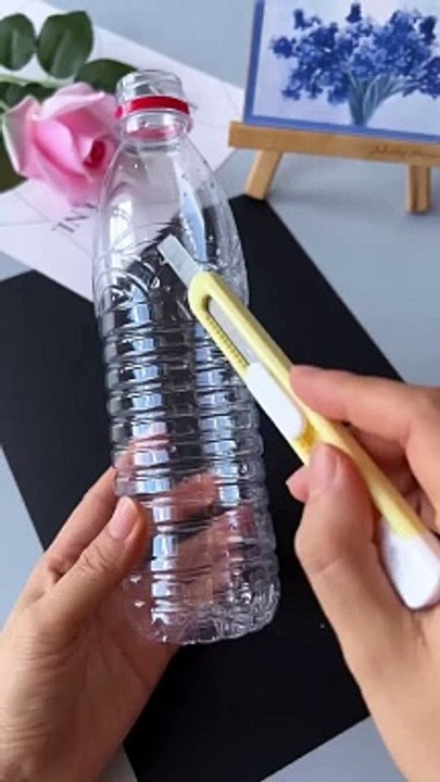 Don’t throw away the mineral water bottles. Use them to make simple and beautiful National Day lant