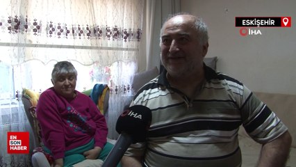 Eskişehir'de felç geçiren eşine gözü gibi bakıyor