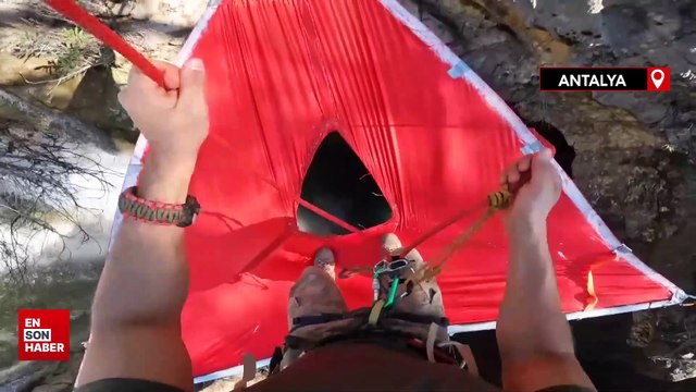 Antalya'da uçurumun ortasına kurduğu hamağın halatı kopunca ölümden döndü