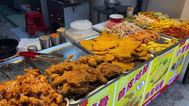 Chinese working couples look for food on weekends VLOG: Luosifen