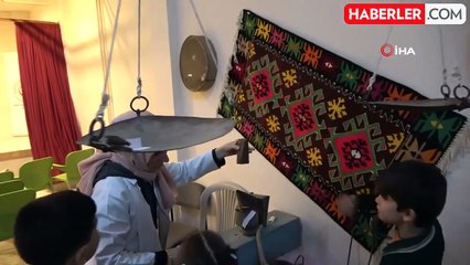 Okuldaki tarihi sergi öğrencileri geçmişe götürüyor