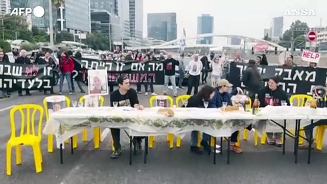 Israele, familiari degli ostaggi bloccano il traffico a Tel Aviv