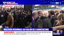 Mouvements de foules, tensions, sifflets... Le climat est tendu dans les allées du Salon alors que le Président échange avec certains producteurs