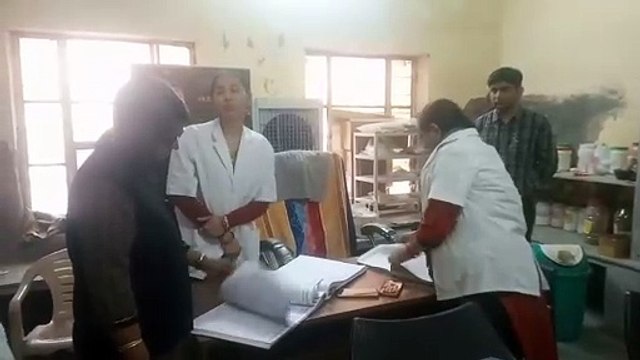 जिला कलक्टर ने किया चौपड़ा स्कूल, गंगाशहर अस्पताल का औचक निरीक्षण