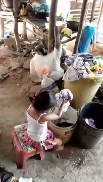 Naglalaba Ang Aming Batang Bulilit