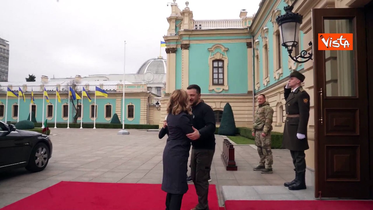 Due anni di guerra in Ucraina, ecco l'incontro a Kiev tra Meloni e Zelensky