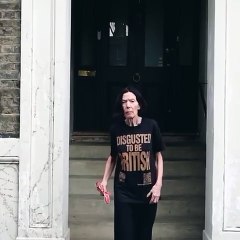 دعماً لغزة: كاثرين هامنيت تتخلى عن رتبة الإمبراطورية البريطانية