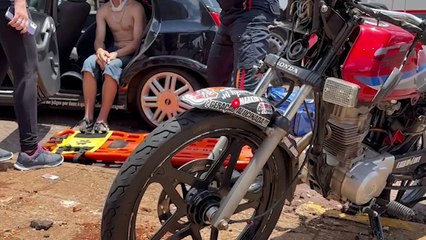 Motociclista fica ferido em acidente de trânsito na Avenida Carlos Gomes